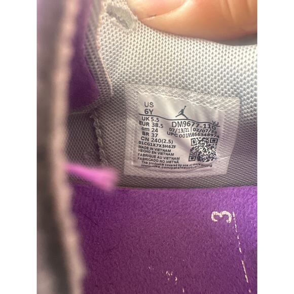 Jordan Air 200E sneakers in a Summit White and Coconut Milk colorway 6Y - Picture 4 of 6